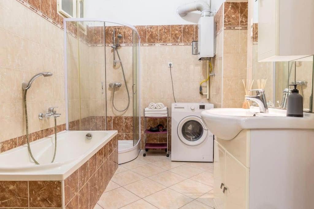 B333 Apartment - In The Heart Of The City Budapest Eksteriør billede